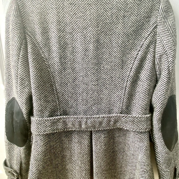 Equestrian style tailored blazer with faux leather elbow patches - Picture 3 of 12